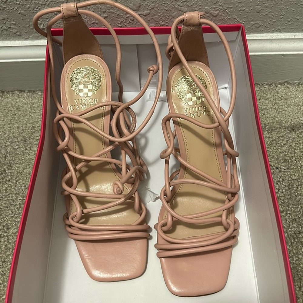 New Wrap Around Vince Camuto Heels Sz 7.5M